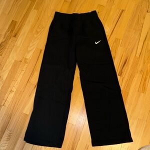 Nike Standard Fit High Rise Sweatpants (new w/ tags)